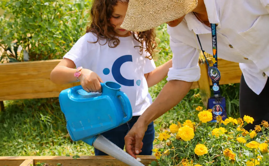Estudiante de TCFL en una actividad al aire libre